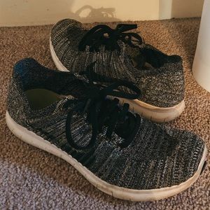 Nike free run flyknit shoes